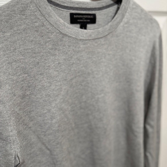 Men’s Gray Crewneck Sweater (Small) - Premium Luxe Yarn | Banana Republic - Picture 4 of 10